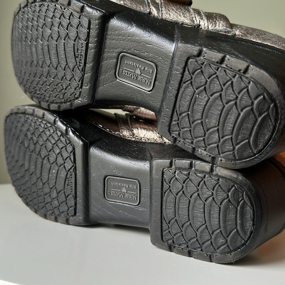 Nurse Mates Chelsea Pillowtop Metallic Leather Clogs Workwear Comfort Size 8 - Picture 10 of 17